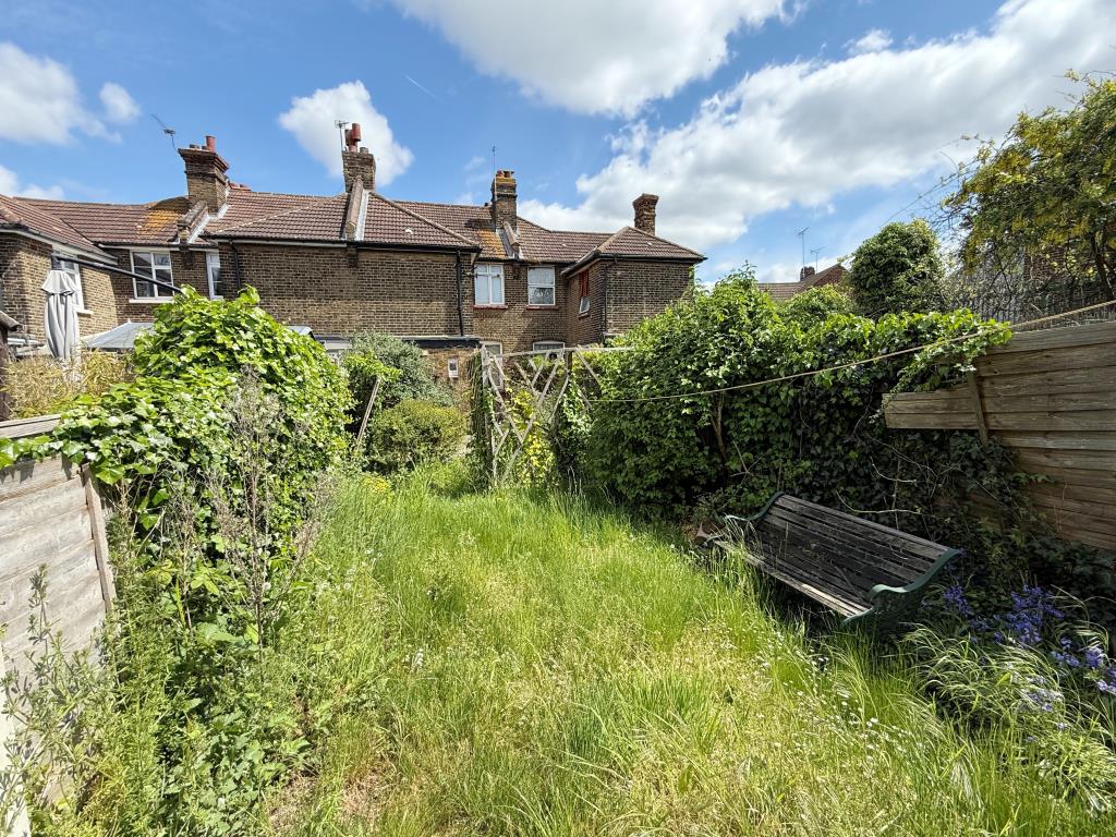 Lot: 91 - MID-TERRACE HOUSE FOR IMPROVEMENT - Rear of property and garden